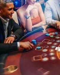 qulhu Desktop Site showing live dealer table grid with multiple blackjack and roulette options